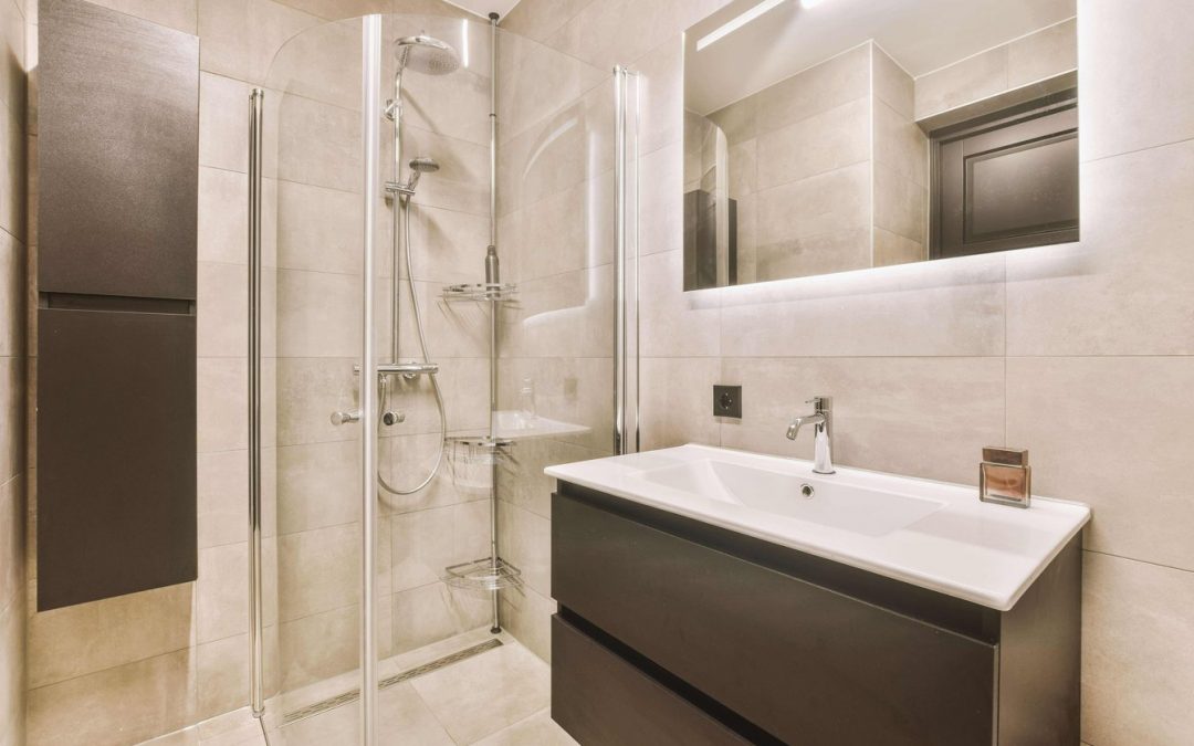 Alegerea sticlei pentru o cabină de duș: mat sau transparent