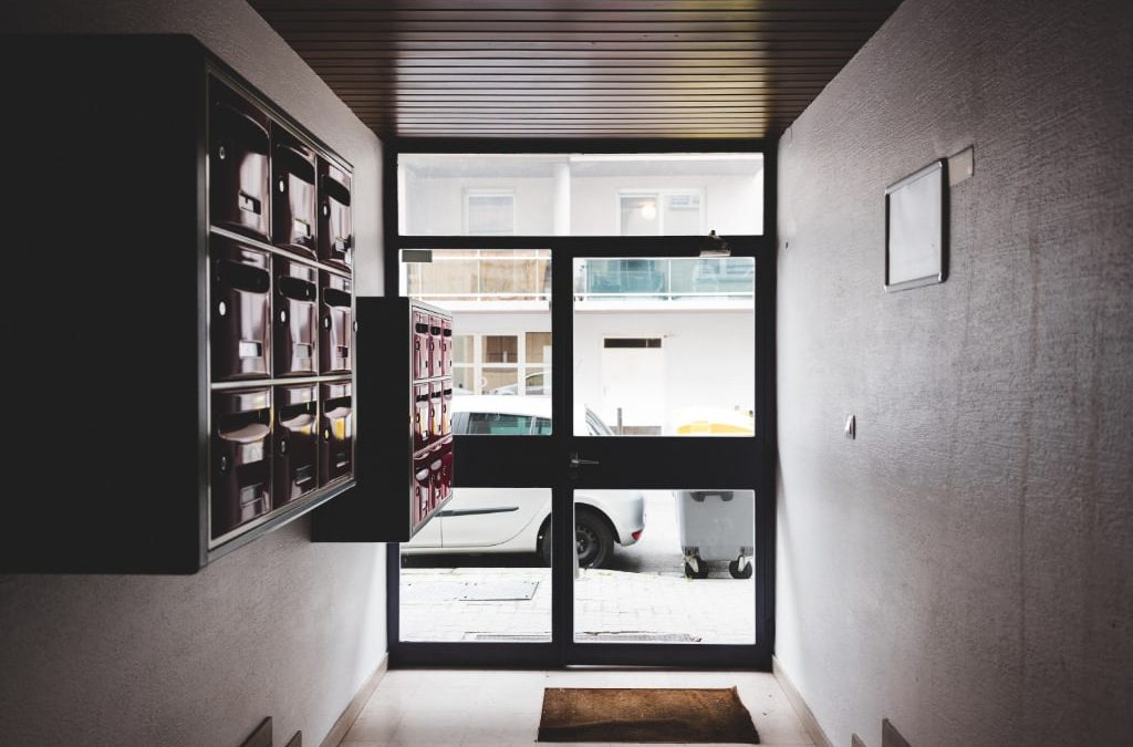 Двери алюминиевые: виды и преимущества