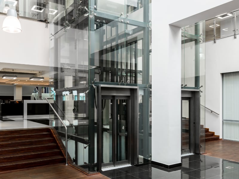 Vitrare de profil al ascensoarelor este o idee spectaculoasa pentru spatiul modern 1
