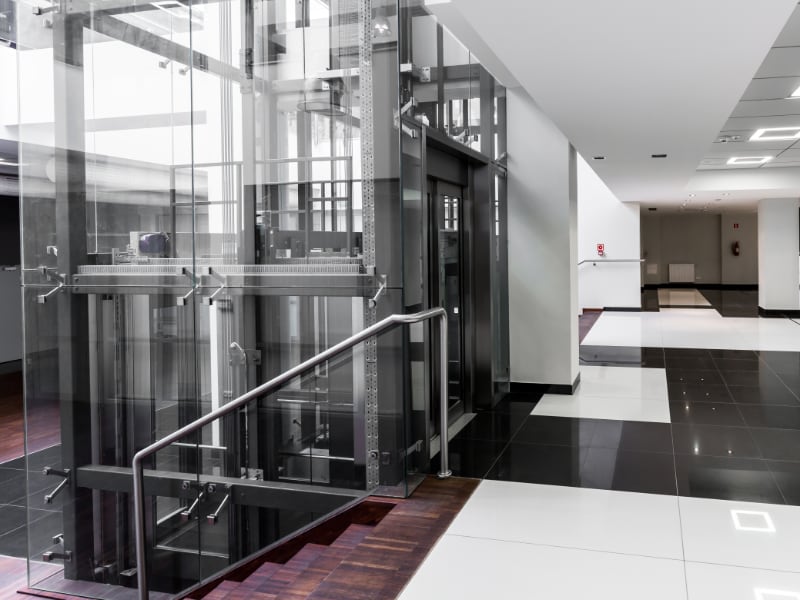 Профильное остекление лифтов – эффектная идея для современного пространства 2